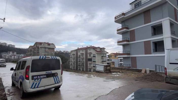 Evde tartıştığı eşini omuzundan bıçakladı