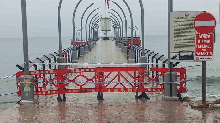 Karadeniz de fırtına etkili oldu: İskele kapatıldı