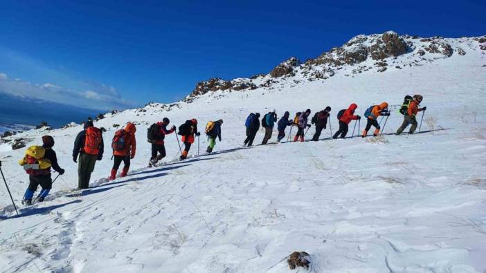 Küçük Erek Dağı’na zirve tırmanışı