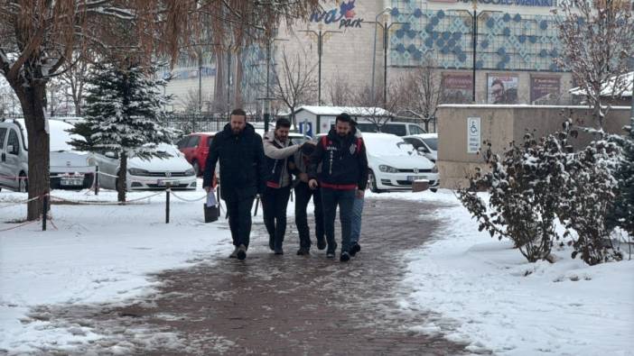 İkizini ve annesini öldürmüştü! Tutuklandı