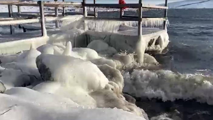 Turizmciler, Çıldır Gölü’nün donmasını bekliyorlar