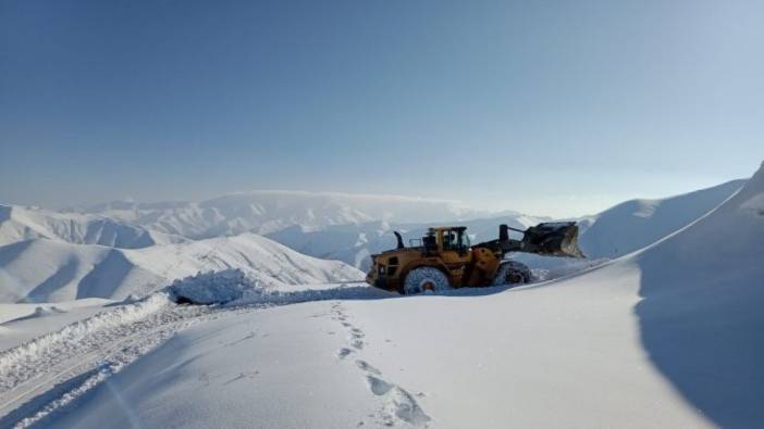 Hakkari askeri üs bölgelerde karla mücadele devam ediyor