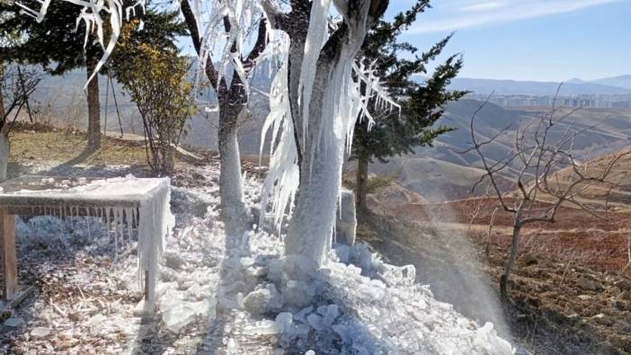 Siirt'te patlayan borudan buz sarkıtları oluştu