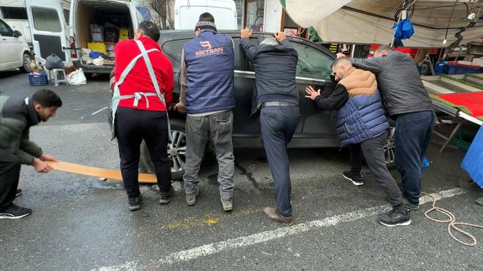 Avcılar’da pazar yerinde bırakılan cip. esnafa zor anlar yaşattı