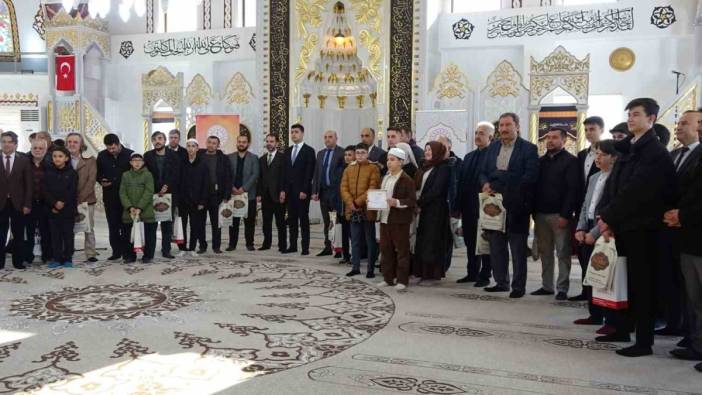 Tavşanlı’da ezanı en güzel okuyanlar ödüllendirildi