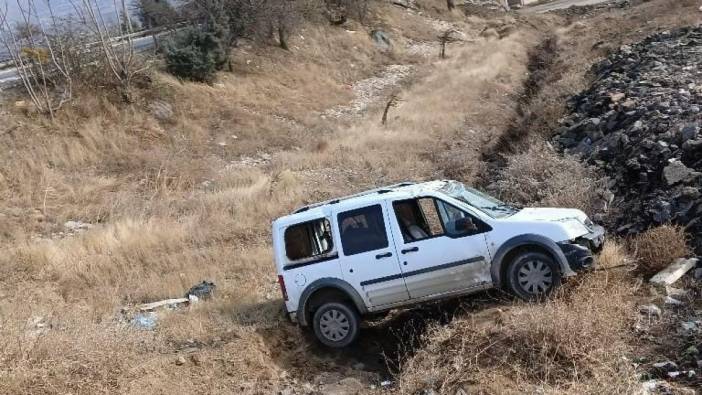 Elazığ’da araç şarampole girdi