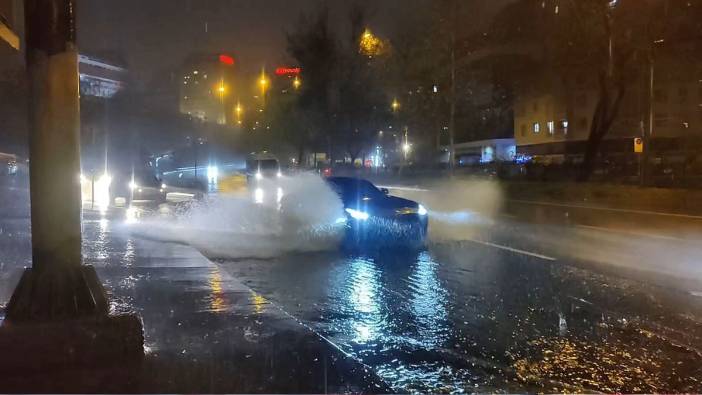 Sağanak yağış İstanbul'da kabusa dönüştü