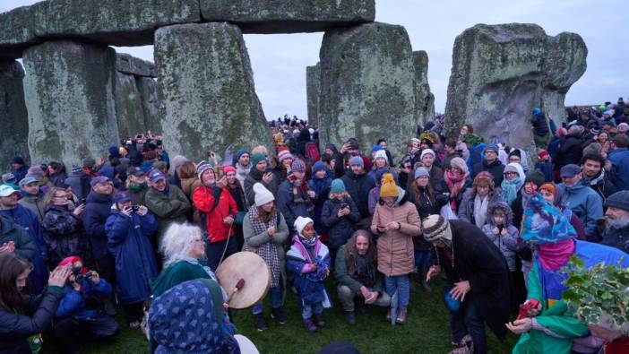 Kış gün dönümü Stonehenge'de binlerce kişi tarafından kutlandı