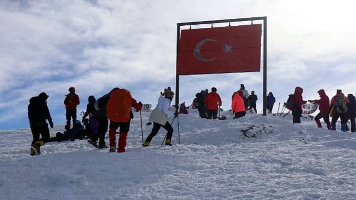 Sarıkamış şehitlerini anmak için Allahuekber Dağı'na tırmandılar