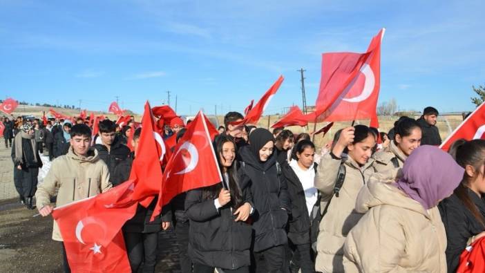 Öğrenciler Sarıkamış şehitlerine yürüdü