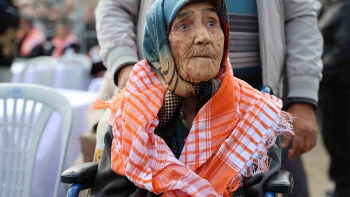 Aydın’da 95 yaşındaki Hatice ninenin deve güreşi aşkı, engel tanımıyor