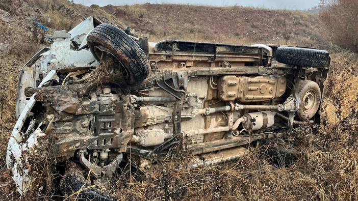 Adıyaman'da kamyonet şarampole yuvarlandı: 3 yaralı