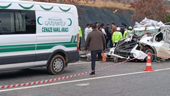 Gaziantep'te TIR'a arkadan çarpan sürücü öldü