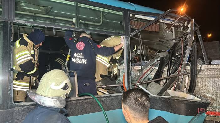 Kütahya'da halk otobüsü, arızalanıp emniyet şeridinde duran TIR ile yardıma gelen otomobile çarptı