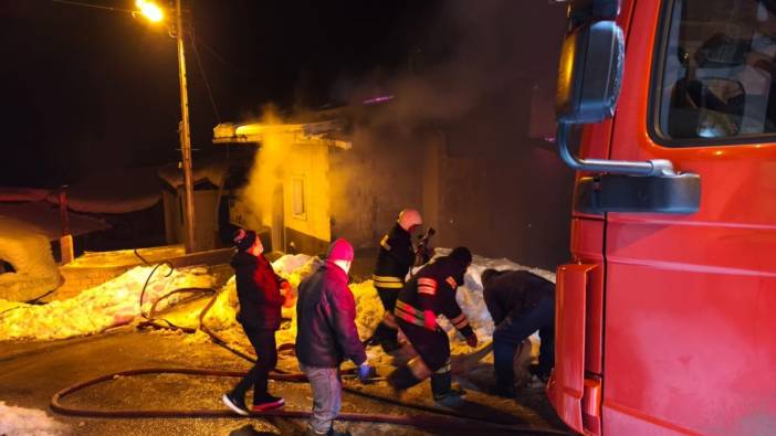 Bayburt'ta çıkan yangında mahsur kalanlara AFAD yetişti