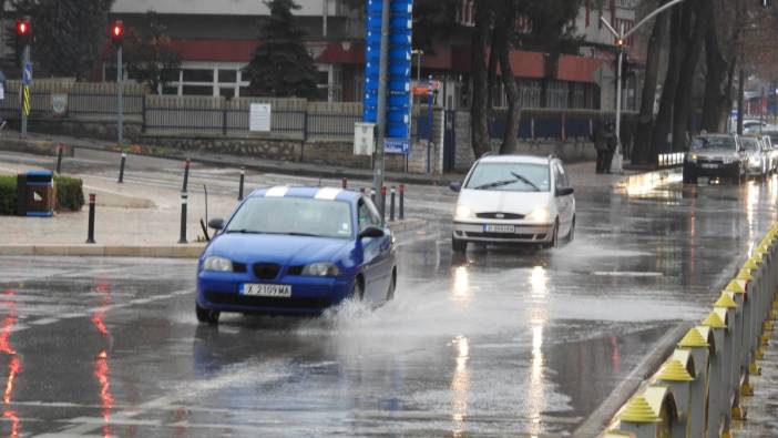 Edirne’de sağanak yağmura teslim oldu!