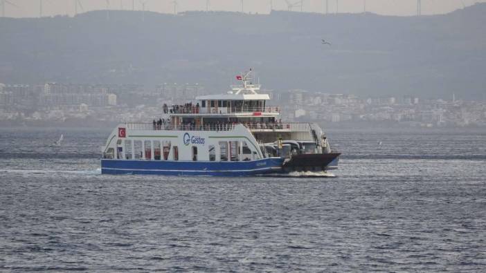 Çanakkale’de feribot seferlerine fırtına engeli