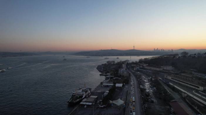 Tarihi Sirkeci Garı'na yakın kaçak kafe yıkıldı