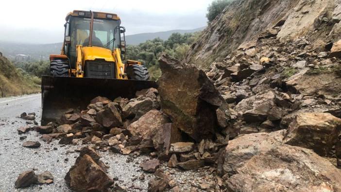 İzmir-Ödemiş yolundaki trafiğe heyelan engeli