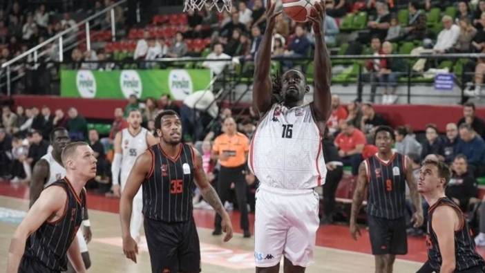 Karşıyaka’da kriz bitmiyor. Basketbolcular FIBA ile ihtar çekti