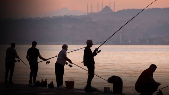 İstanbul Boğazı’nda şaşkına çeviren görüntü! Denizden balık yerine bakın ne çıktı?