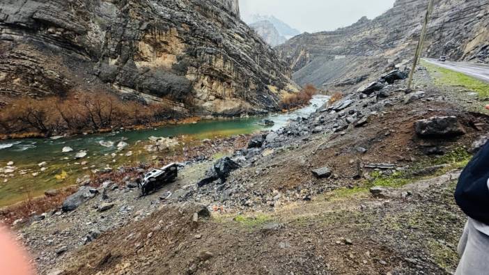 Beytüşşebap'ta kamyonet şarampole yuvarlandı: Şoför yaralı