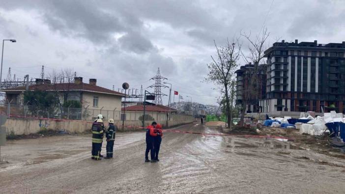 Kokur dolu anlar! İş makinesi doğalgaz borusunu deldi