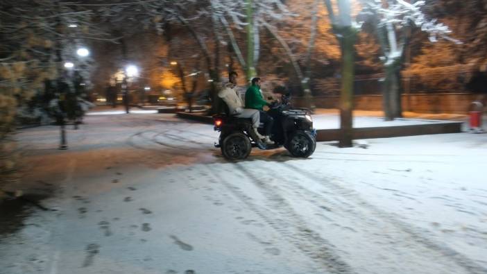 Erzincan’da ATV ile kar eğlencesi