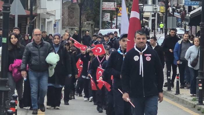 Sarıkamış şehitlerini 3.5 kilometrelik yol yürüyerek andılar