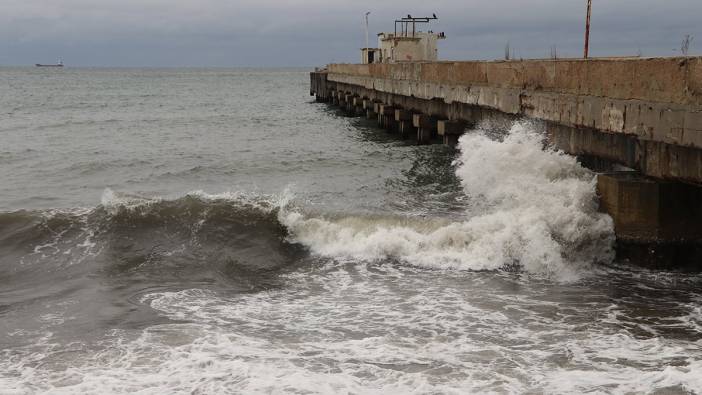 Tekirdağ'da deniz ulaşımına 'poyraz' engeli: Şilep ve tankerler demirledi, balıkçılar açılamadı