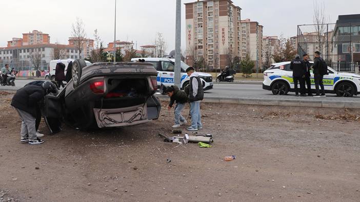 Kayseri otomobil yoldan çıkarak ters döndü: 3 yaralı