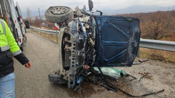 Malatya’da devrilen araç kağıt gibi dağıldı