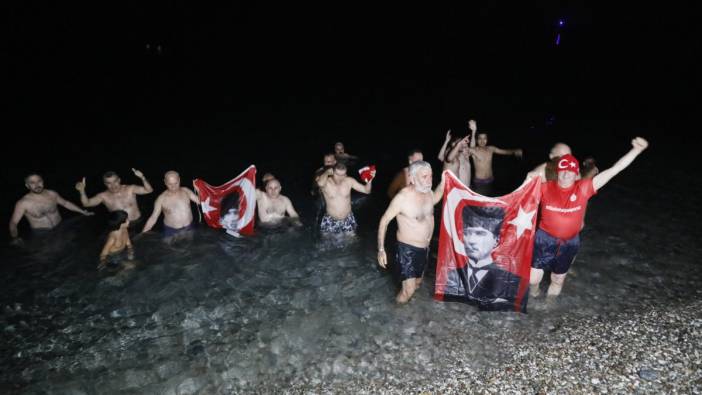 Gelenek bozulmadı! Antalya'da yeni yıl yine öyle karşılandı