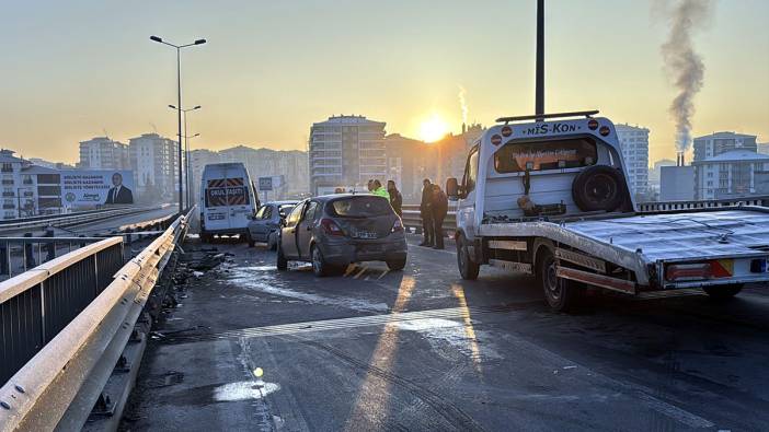 Kırıkkale'de 3 araç birbirine girdi: 6 yaralı