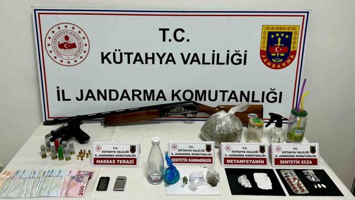 Kütahya’da uyuşturucu tacirleri jandarmaya takıldı