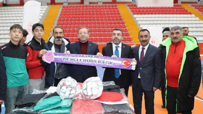 Kars’ta amatör spor kulüplerine malzeme desteği