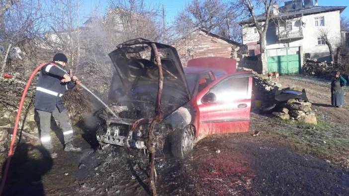 Karabük'te park halindeki otomobilde yangın