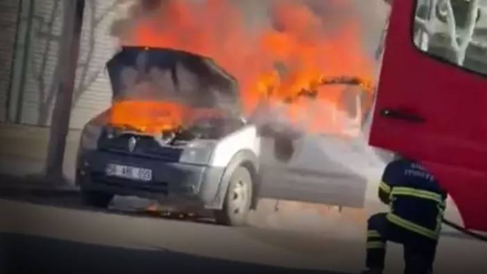 Motor kısmı yanmaya başlamıştı! İşte aracın alev topuna döndüğü o anlar...