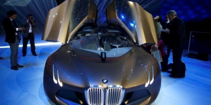 BMW'den 100. yıla renk değiştiren otomobil