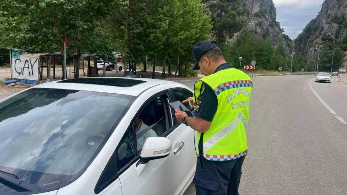 Burdur’da jandarma ekiplerinin trafik denetiminde 175 araca ceza