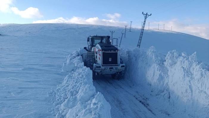 Hakkari'de 3 metrelik zorlu mücadele