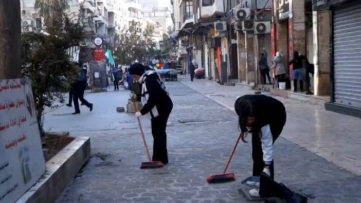 Şam'da gönüllüler sokakları temizledi