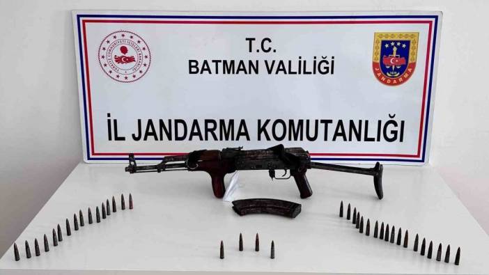 Batman'da bir evde yapılan aramada uzun namlulu kaçak silah ele geçirildi