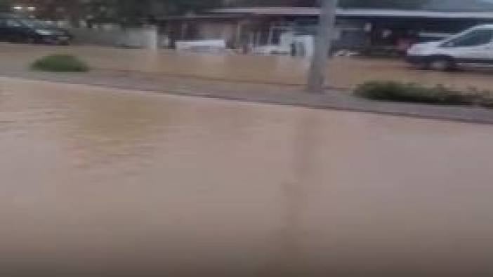 Datça'da sağanak! Dere taştı, ev ve iş yerlerini su bastı