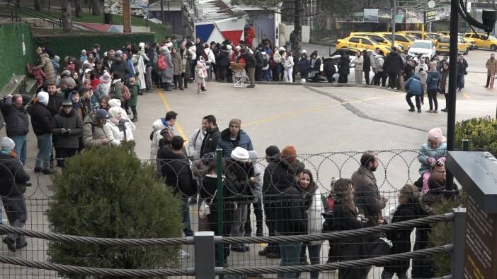 Uludağ’a çıkmak isteyenler metrelerce kuyruk oluşturdu