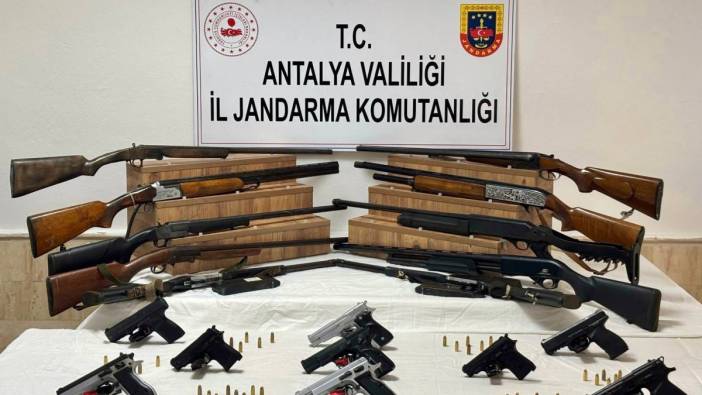 Antalya’da çok sayıda ruhsatsız tabanca ele geçirildi