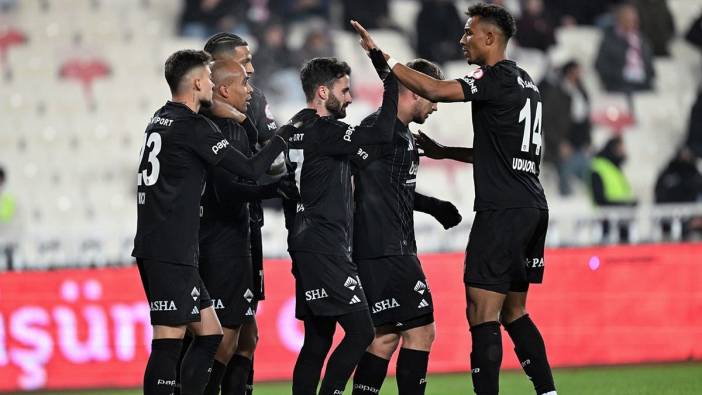 Beşiktaş’ın teknik direktör listesinde 3 aday var. Biri daha önce Süper Lig’de çalıştı