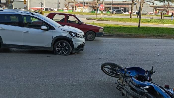 Otomobilin çarptığı motosiklet sürücüsü hayatını kaybetti