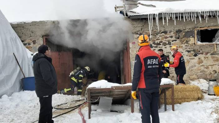 Erzurum'daki ahır yangınında 85 büyükbaş kurtarıldı