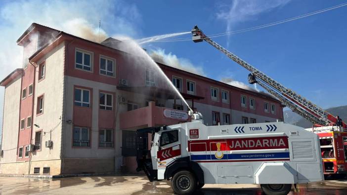 Hatay’da okul yangını paniği